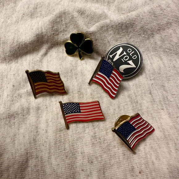 Lot of American Flag and Clover Lapel Pins Set - Picture 4 of 4